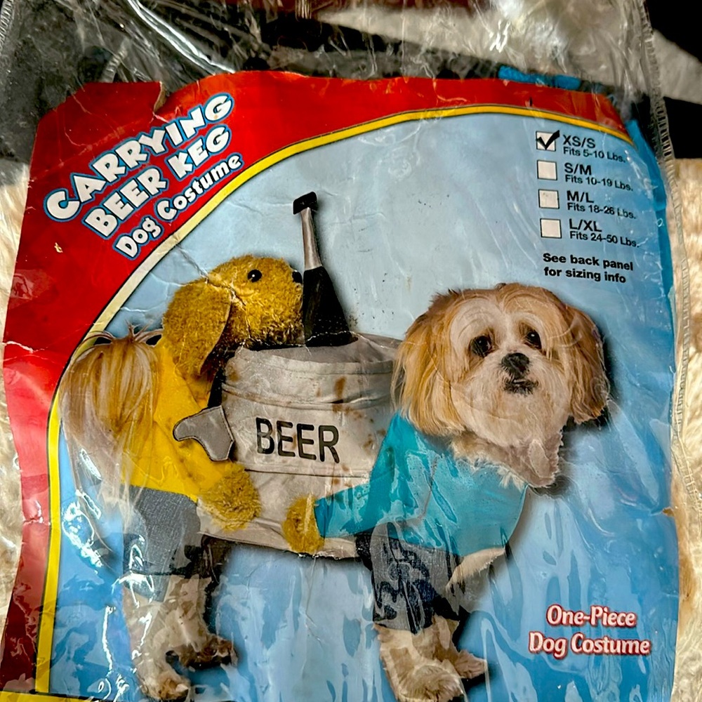 NEW Super funny Halloween costume for your pet Fits 5-10LBS xs- s
Dog Costume